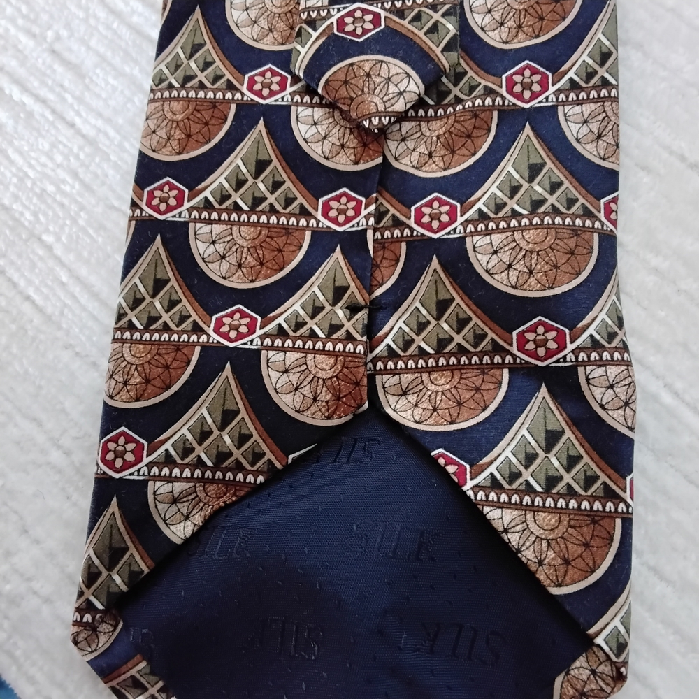 Keith DANIELS 100% Silk Geometric Men's Tie in Navy Green Brown and Red - Picture 4 of 8